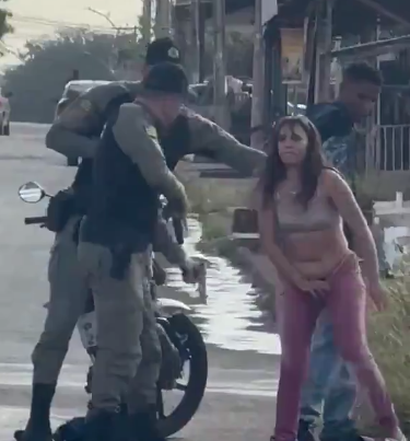 Una mujer fue descubierta por agentes policiales
